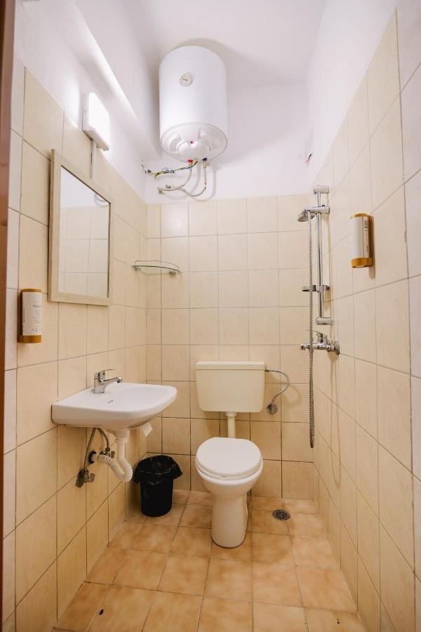 Mema Rooms Himare Esterno foto