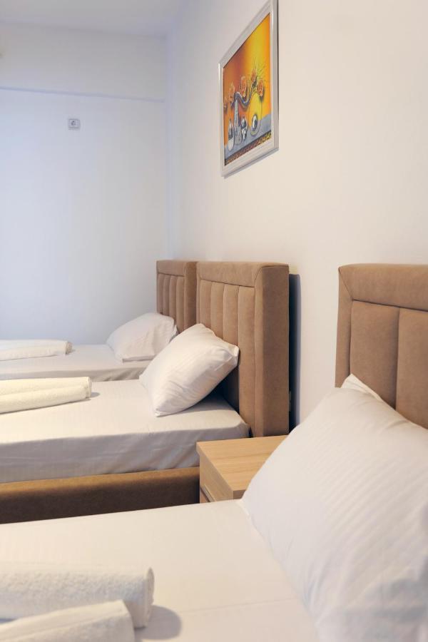 Mema Rooms Himare Esterno foto