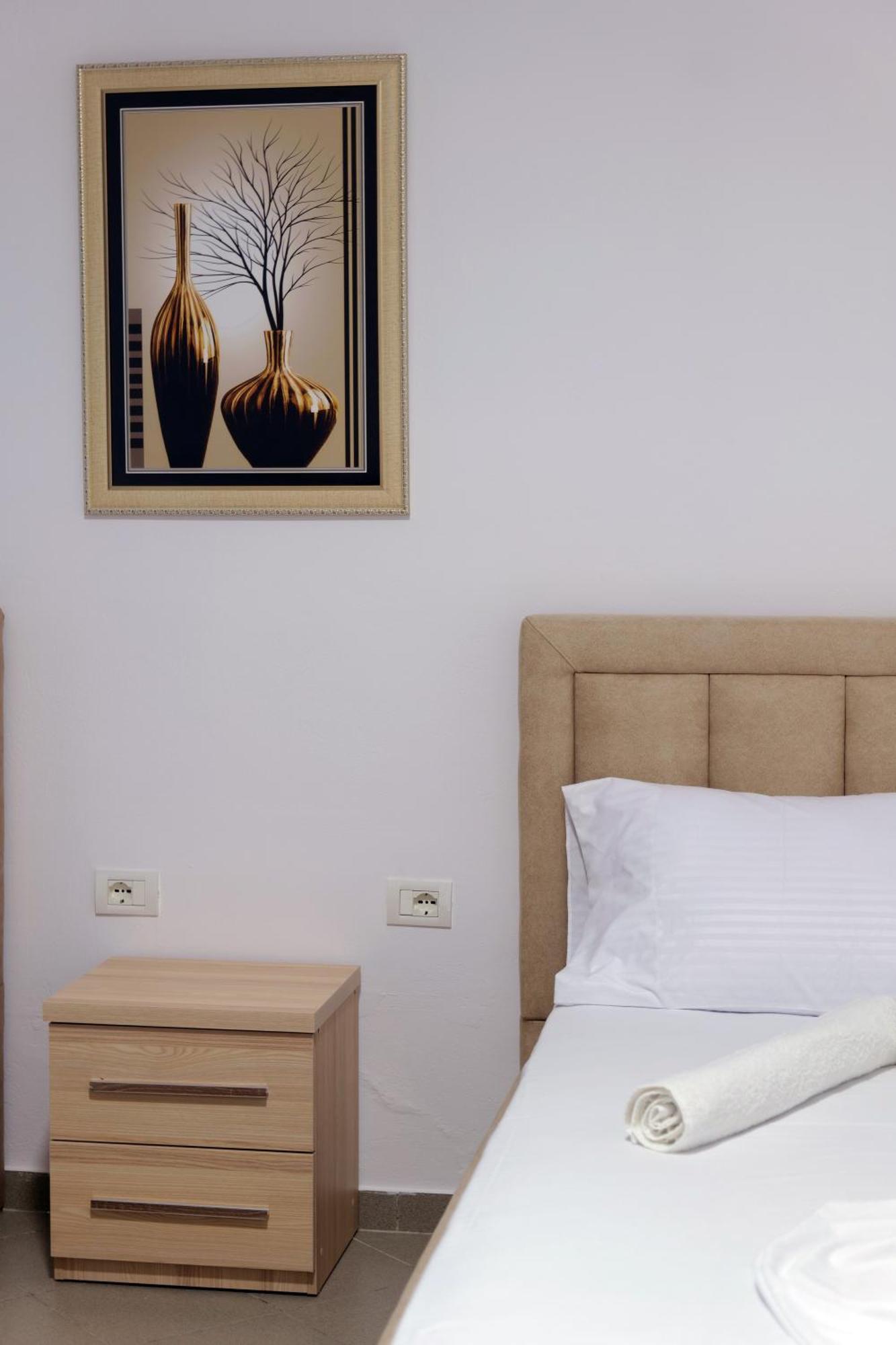 Mema Rooms Himare Esterno foto